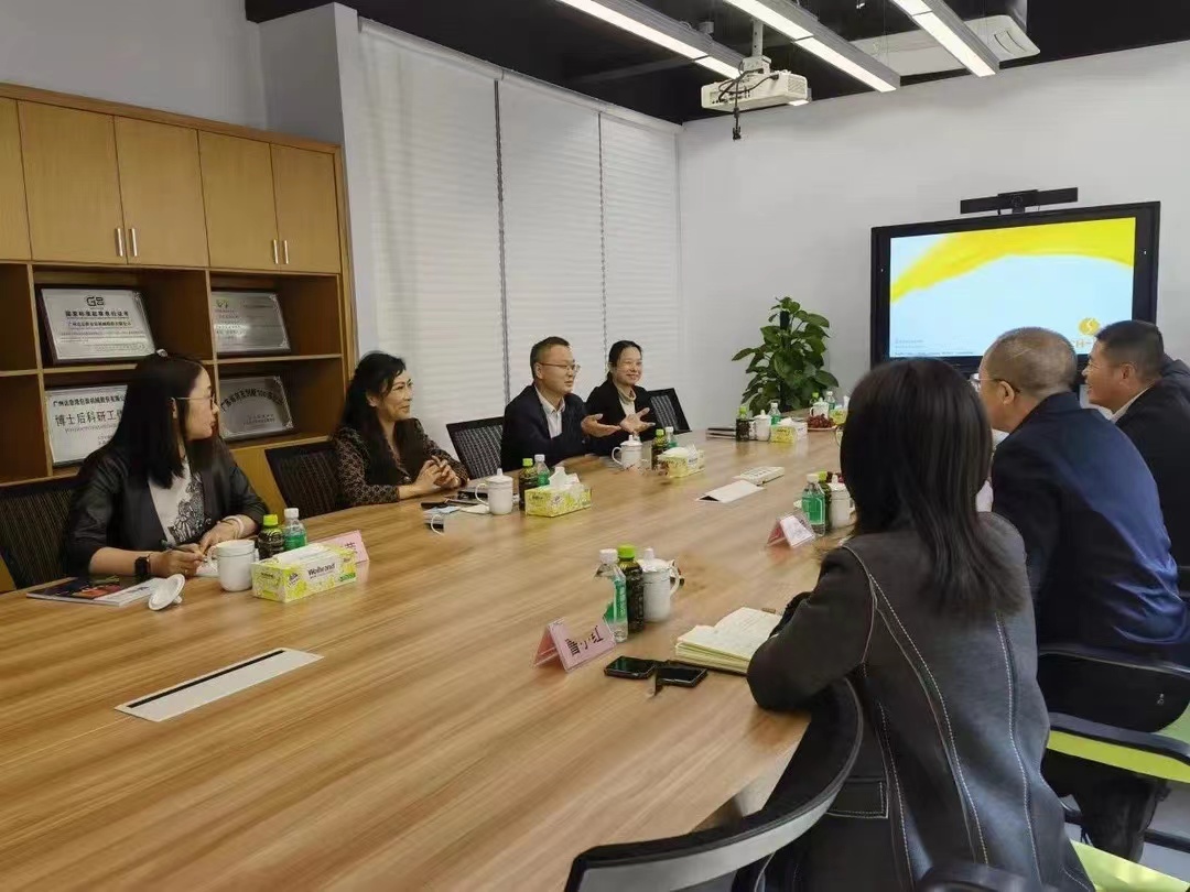 黃埔區(qū)委常委、統(tǒng)戰(zhàn)部部長(zhǎng)肖春輝到達(dá)意隆走訪調(diào)研